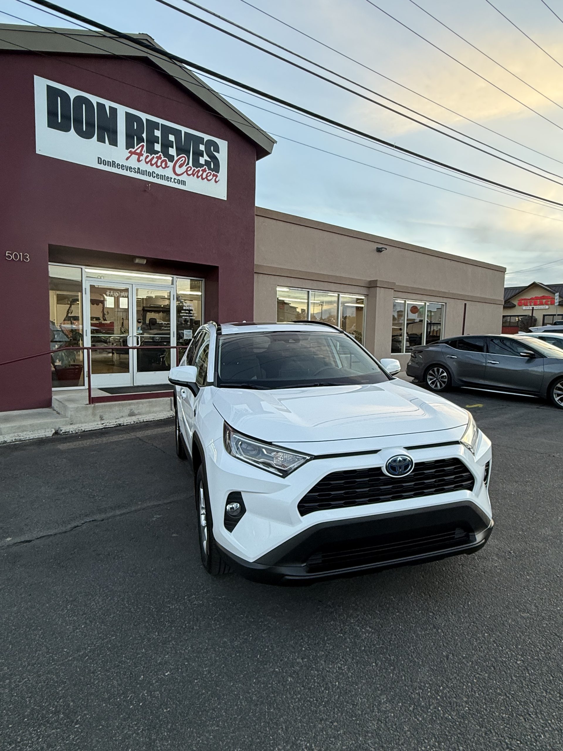 2019 Toyota RAV4 Hybrid XLE AWD | Clean CARFAX | Apple CarPlay | Best Price in Farmington